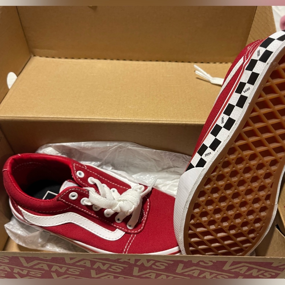 NWT kids vans. Size 13